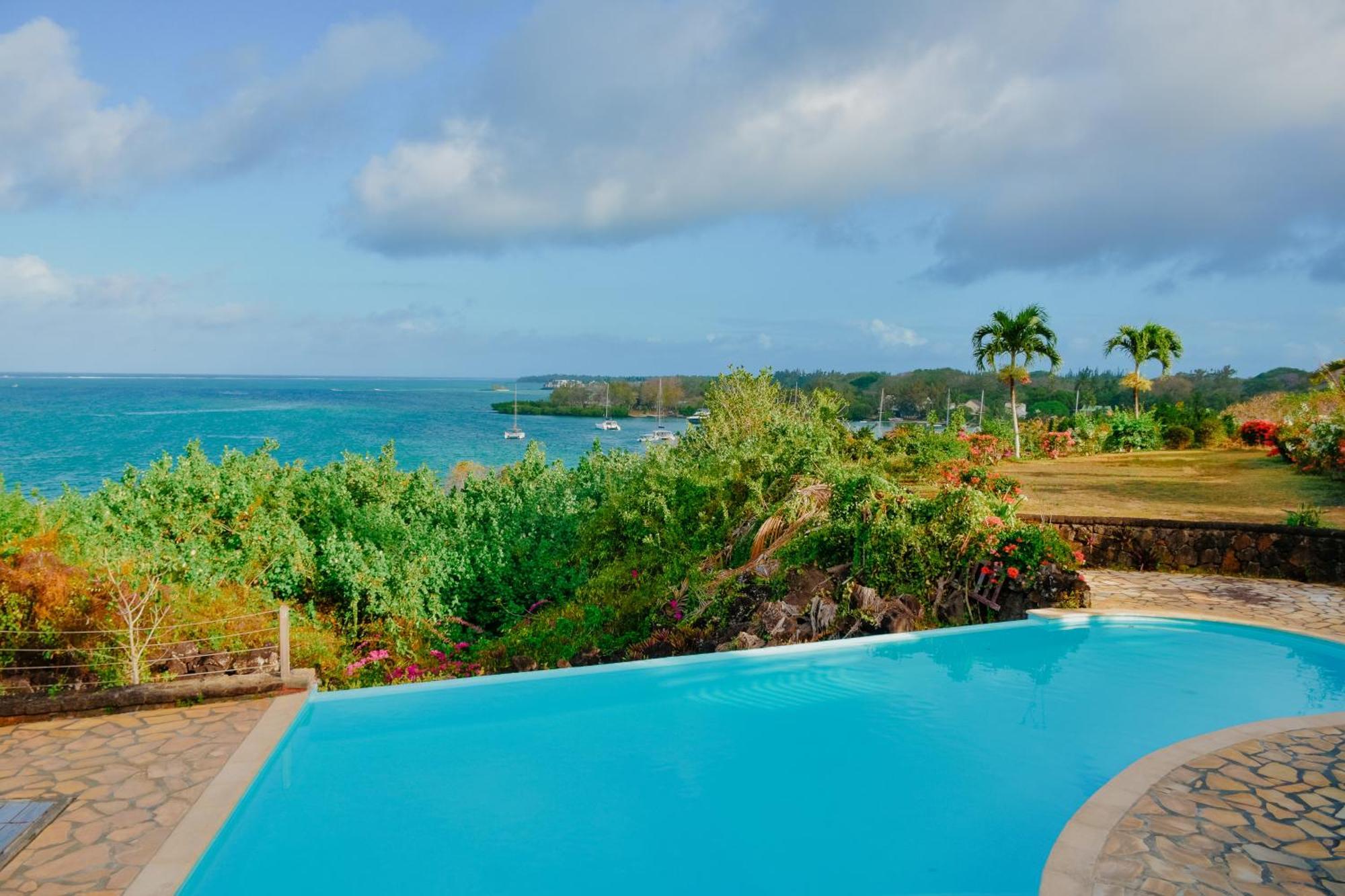 Boutique Villa On The Rocks With Stunning Sea Views, Infinity Pool & Private Sea Trou d'Eau Douce Exterior photo
