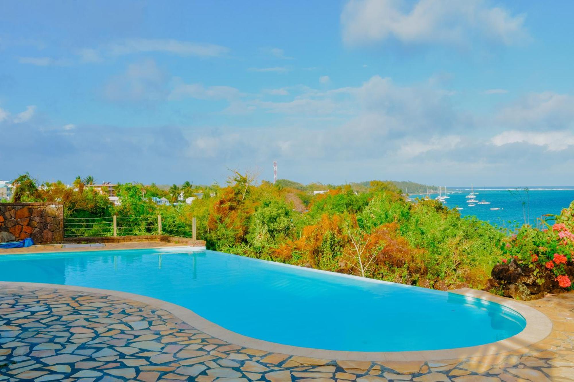 Boutique Villa On The Rocks With Stunning Sea Views, Infinity Pool & Private Sea Trou d'Eau Douce Exterior photo