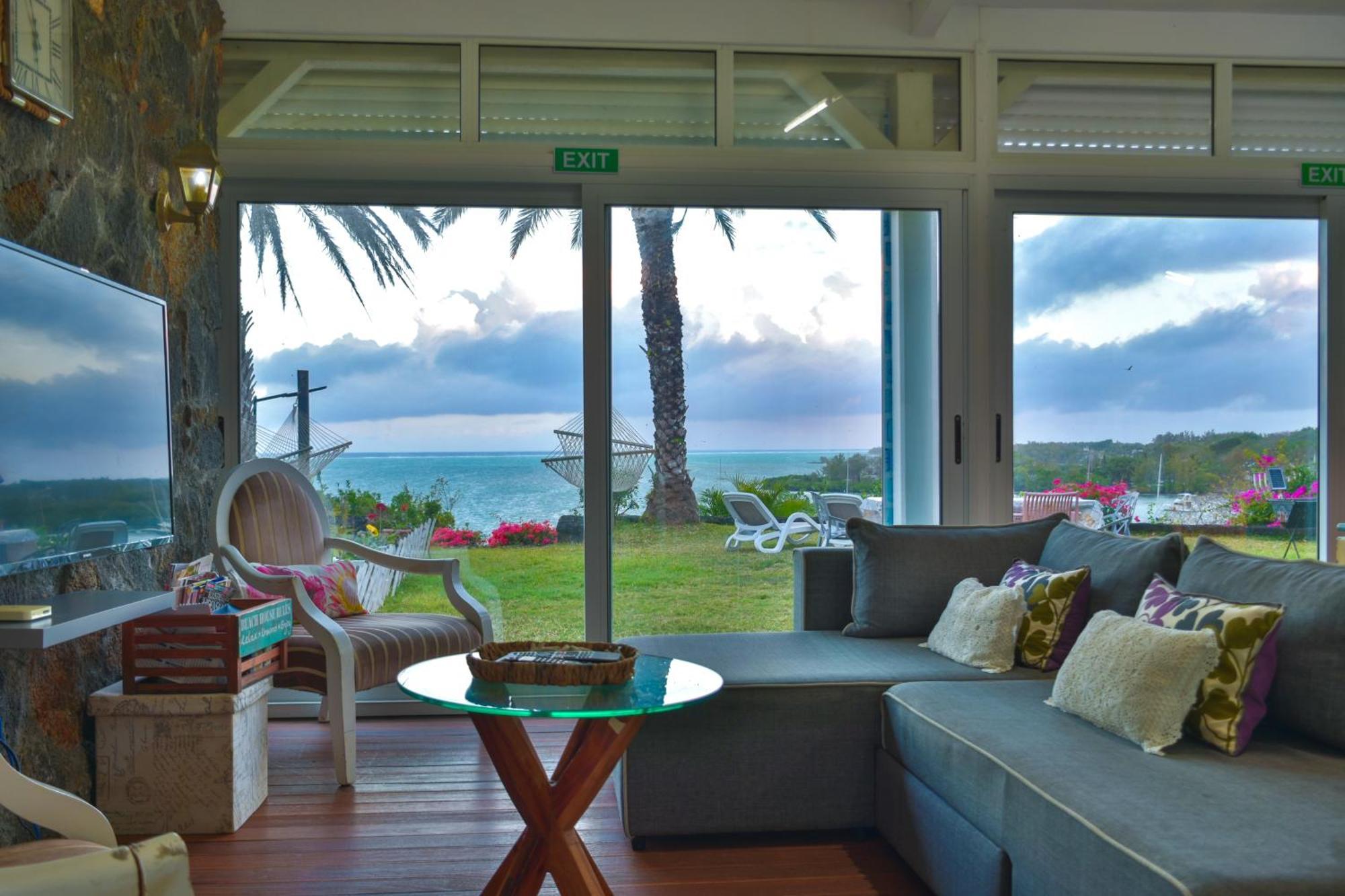 Boutique Villa On The Rocks With Stunning Sea Views, Infinity Pool & Private Sea Trou d'Eau Douce Exterior photo